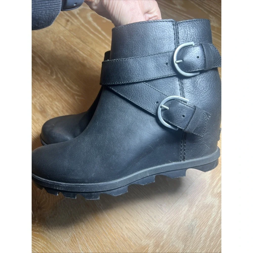 Sorel Joan of Arctic Wedge Buckle Black Leather Boot Bootie Waterproof Size 10.5